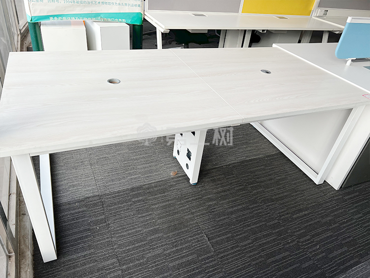 85成新直条二手办公桌电脑桌员工简约二手桌子