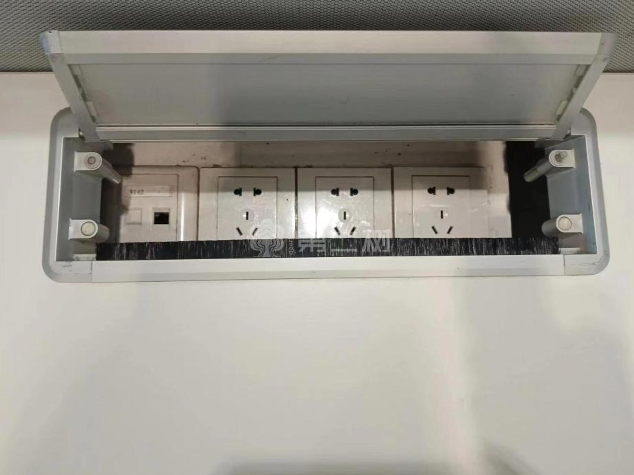 长江二手职员桌直板屏风工位员工办公桌电脑桌