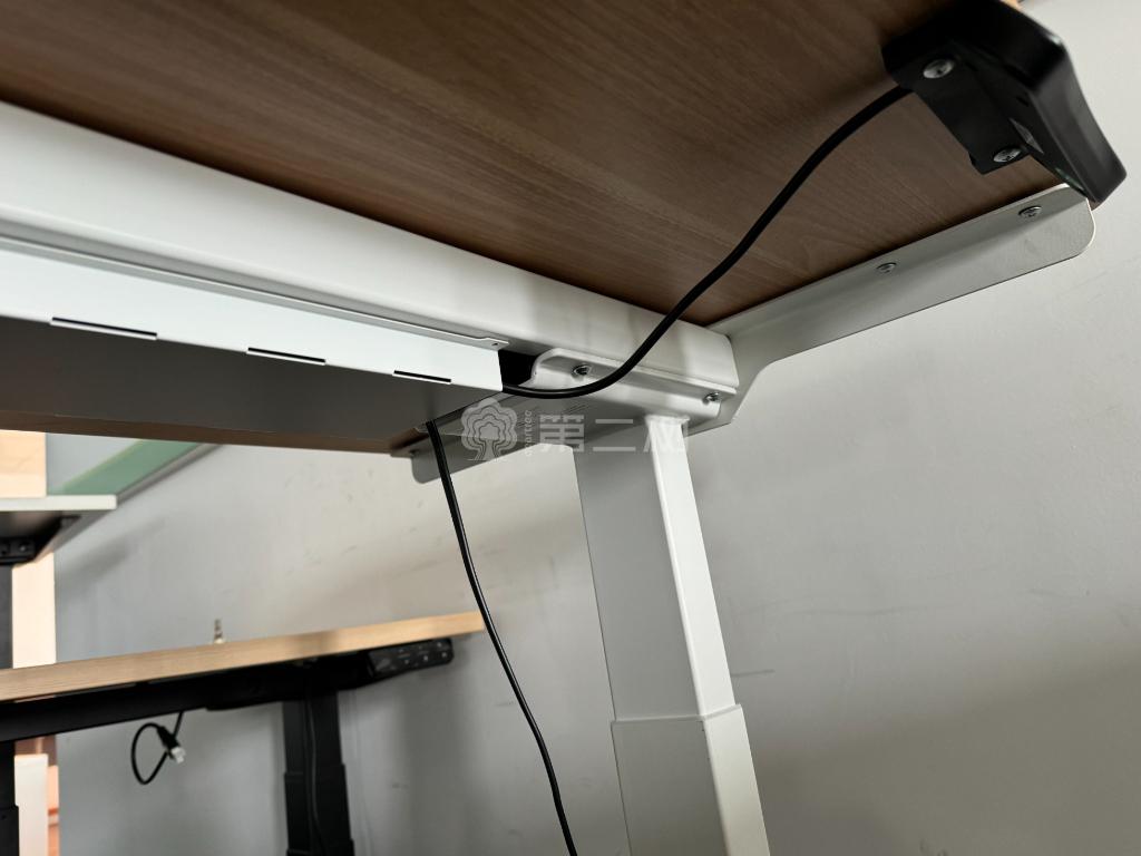 品牌二手升降桌电脑桌站坐交替家用二手书桌办公桌