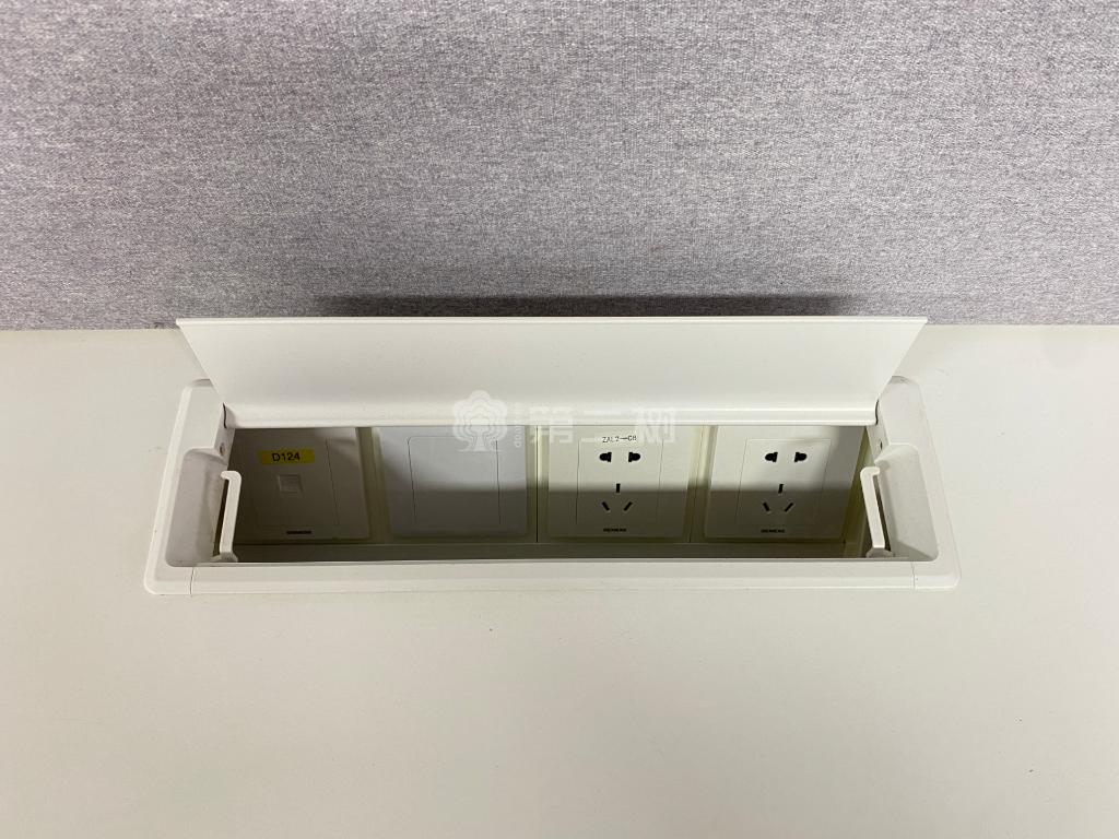 9成新玛拉蒂品牌二手职员办公桌电脑桌屏风工位卡座