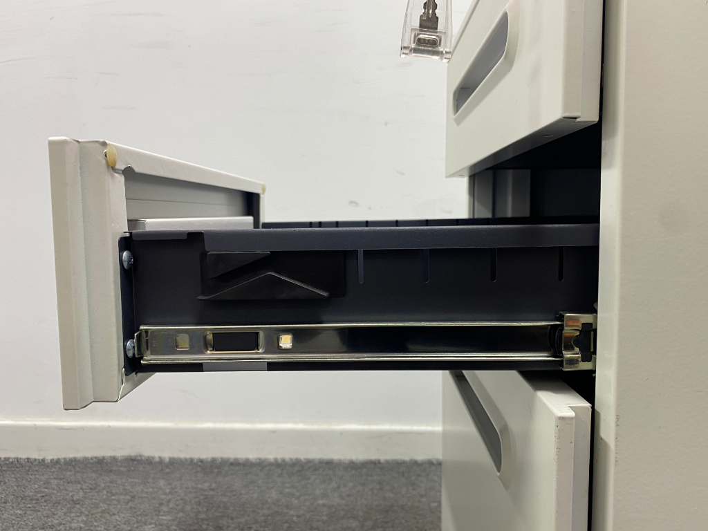 9成新品牌二手钢制小推柜桌下活动柜三抽储物柜文件柜