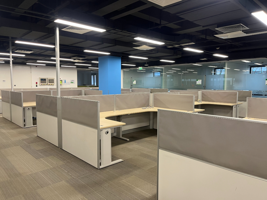 科誉Posh二手L型办公桌电脑桌屏风工位员工职员桌转角工位