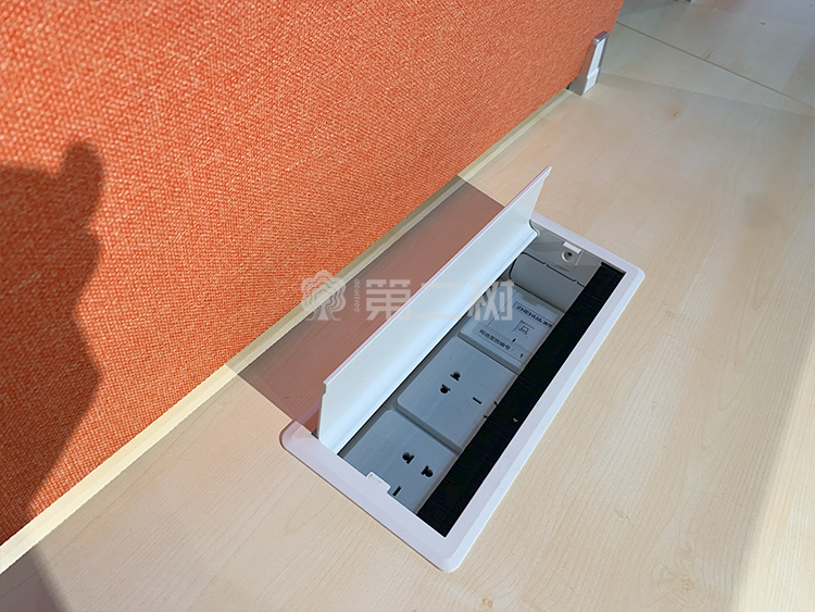 9成新圣奥二手办公桌职员电脑桌 带柜一体直条桌子屏风工位