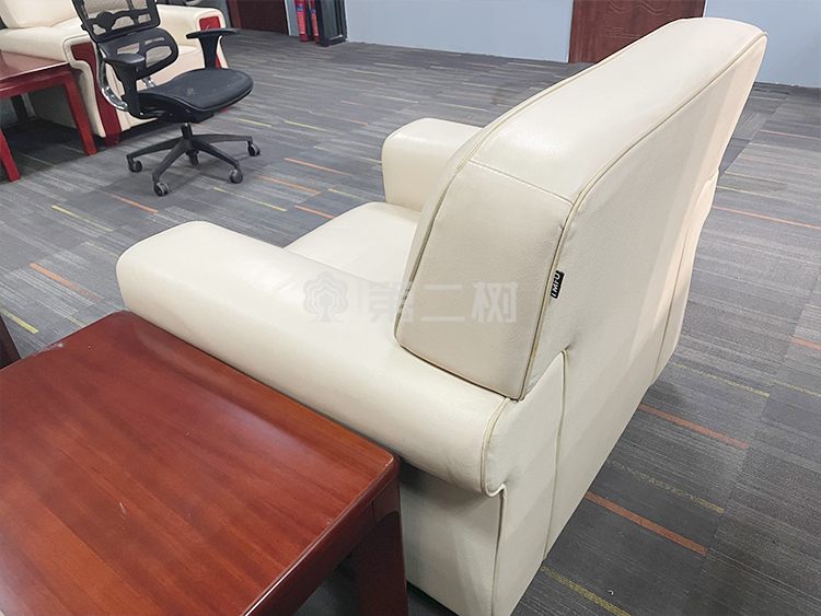 9成新黎明二手真皮单人沙发办公室接待室洽谈商务沙发
