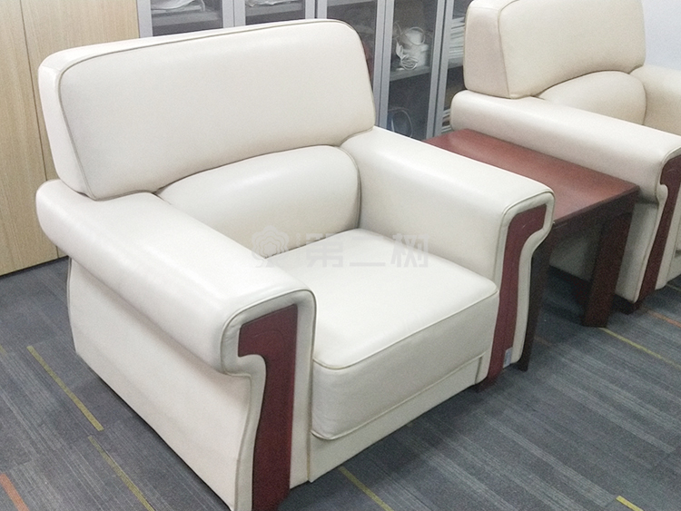 9成新黎明二手真皮单人沙发办公室接待室洽谈商务沙发