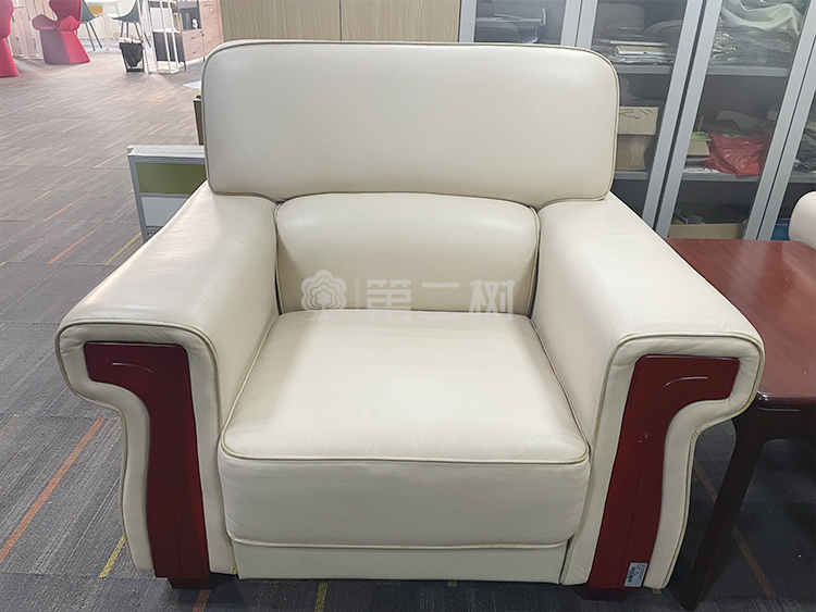 9成新黎明二手真皮单人沙发办公室接待室洽谈商务沙发