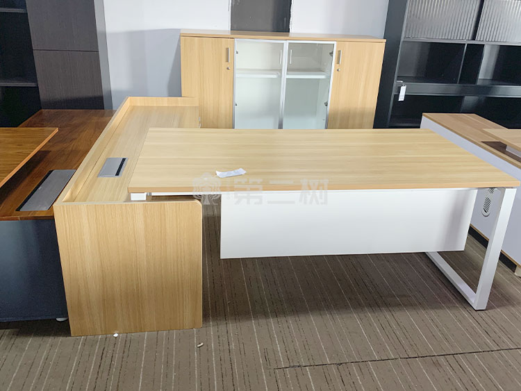 9成新枫木色二手经理桌老板桌 L型办公桌电脑桌 带副柜和背柜