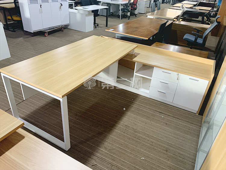 9成新枫木色二手经理桌老板桌 L型办公桌电脑桌 带副柜和背柜