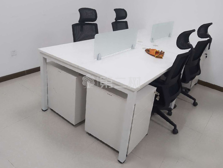 9成新简约二手办公桌白色直条电脑桌员工屏风工位 1.2米尺寸