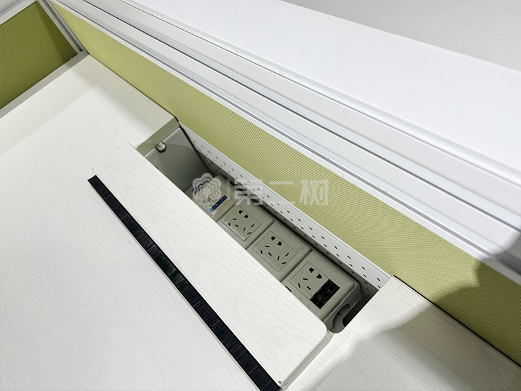 9成新玛祖铭立二手办公桌电脑桌职员桌子员工屏风工位直条桌