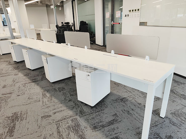 9成新白色二手开放式办公桌员工屏风工位电脑桌职员桌子 4人位起售