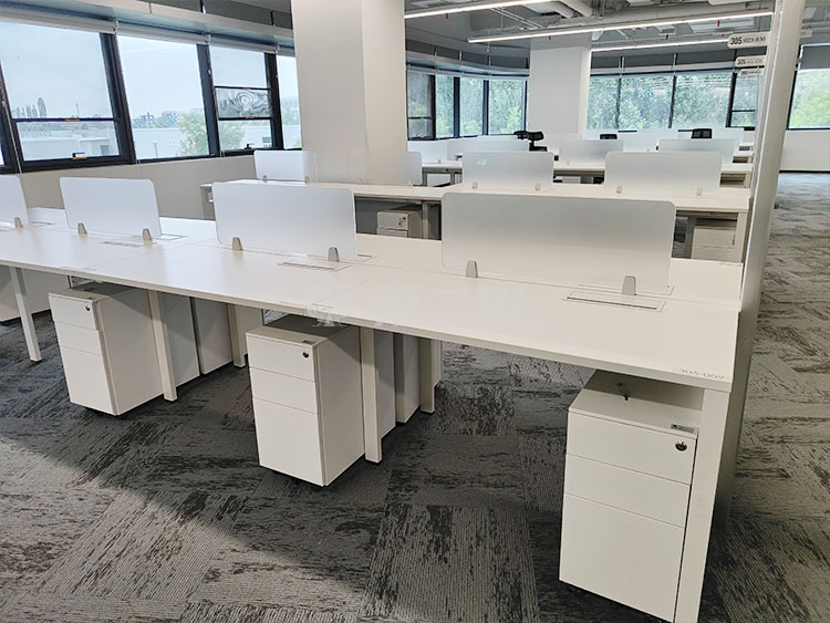 9成新白色二手开放式办公桌员工屏风工位电脑桌职员桌子 4人位起售