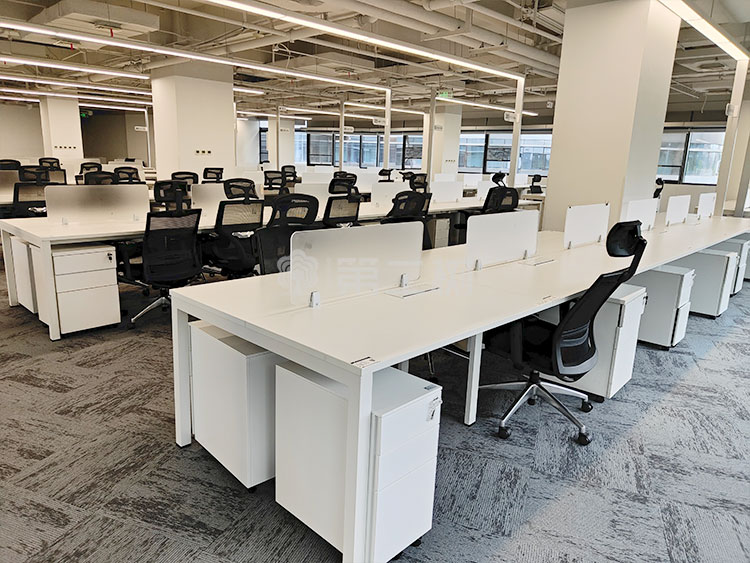 9成新白色二手开放式办公桌员工屏风工位电脑桌职员桌子 4人位起售