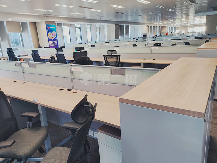 9成新圣奥二手屏风工位员工办公桌电脑桌职员桌子 1.35m尺寸