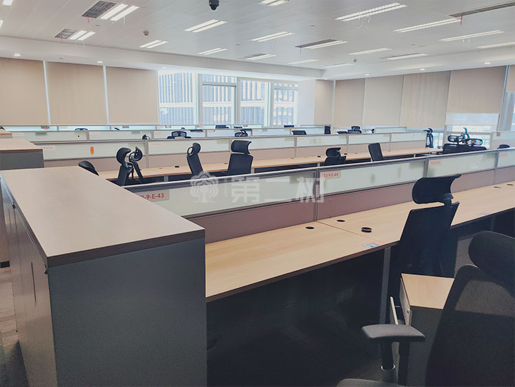 9成新圣奥二手屏风工位员工办公桌电脑桌职员桌子 1.35m尺寸