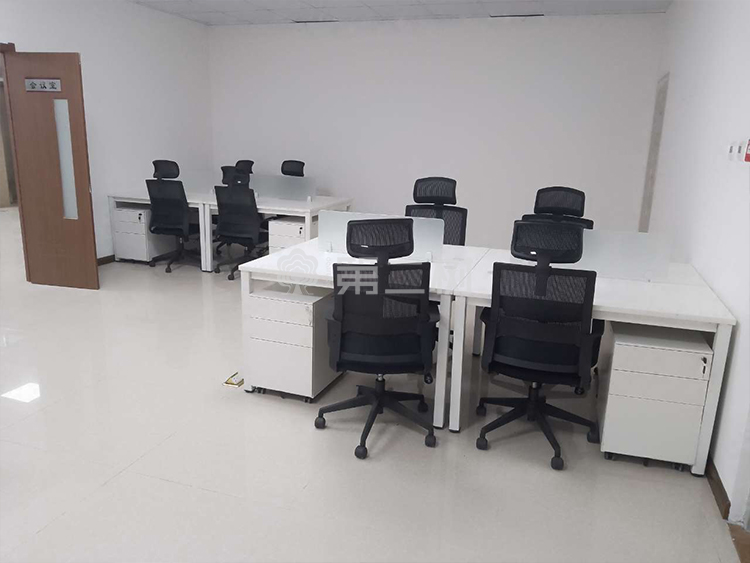 9成新简约二手办公桌白色直条电脑桌员工屏风工位 1.2米尺寸