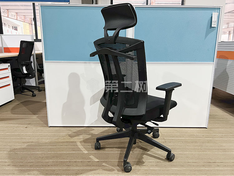 9成新黑色二手办公椅员工电脑椅主管椅子带头枕带腰托 学习座椅