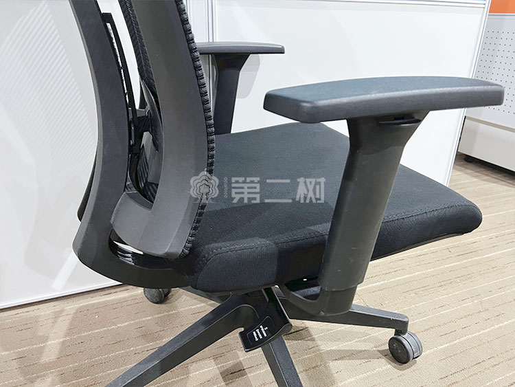 9成新黑色二手办公椅员工电脑椅主管椅子带头枕带腰托 学习座椅