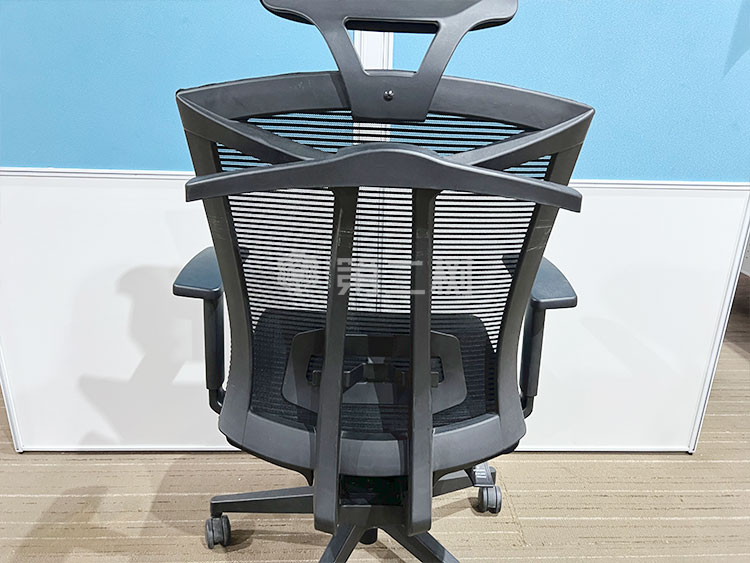 9成新黑色二手办公椅员工电脑椅主管椅子带头枕带腰托 学习座椅