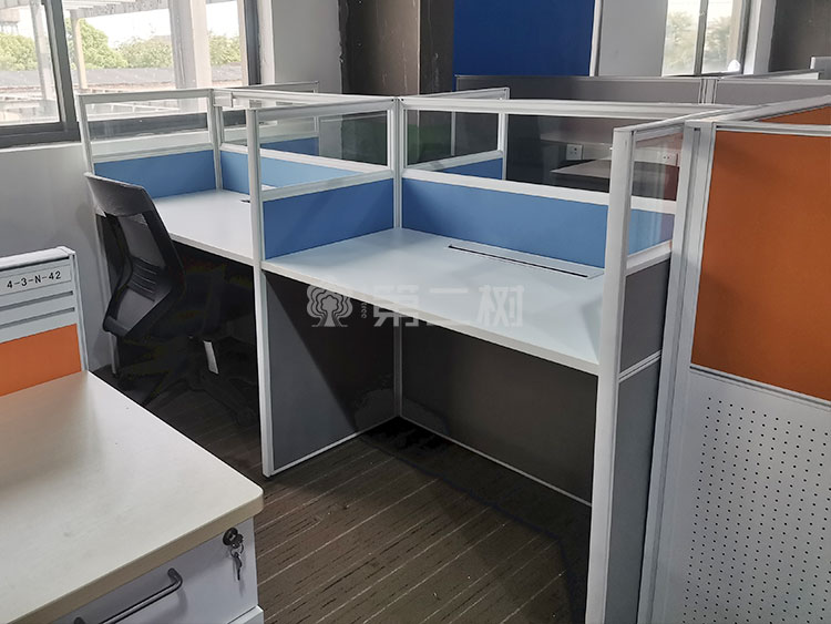 9成新诺伟二手办公桌高屏风工位电脑桌职员直条桌子 2/4/6人位