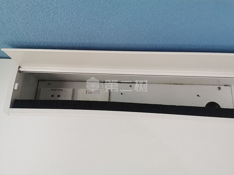 9成新诺伟二手办公桌高屏风工位电脑桌职员直条桌子 2/4/6人位