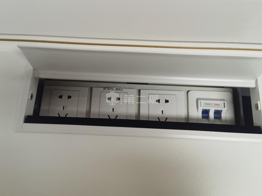 9成新玛拉蒂二手开放式工位员工办公桌电脑桌 白色 1.4米/1.5米尺寸