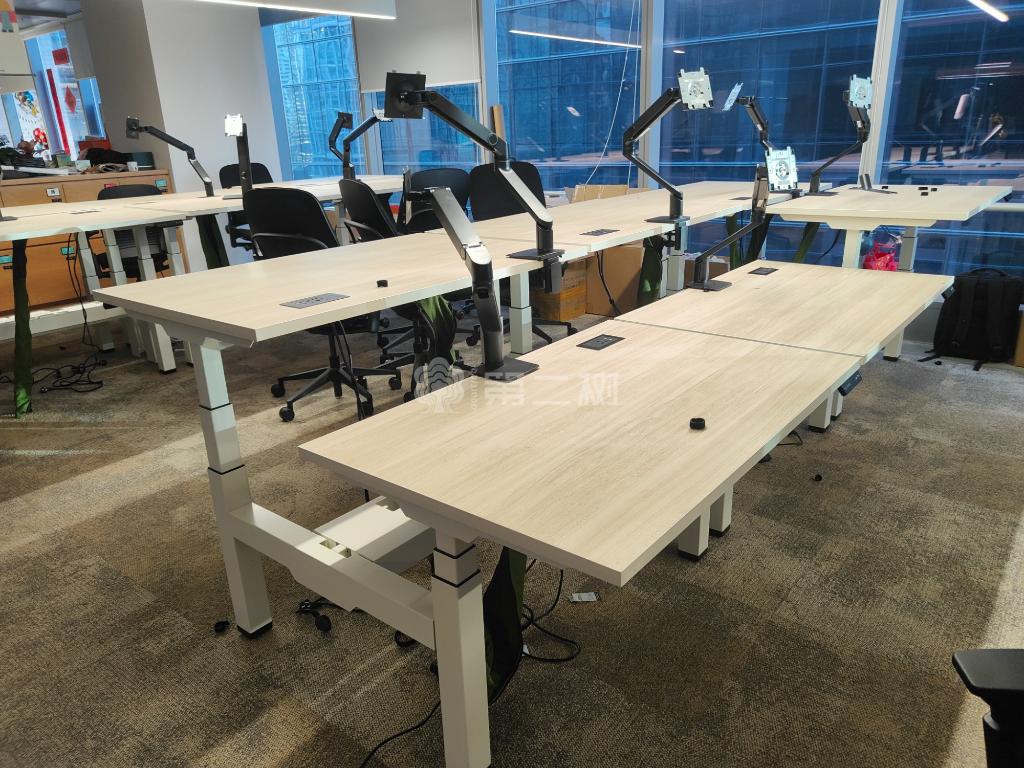 9成新Hermanmiller/赫曼米勒二手升降桌办公桌电脑桌 枫木色