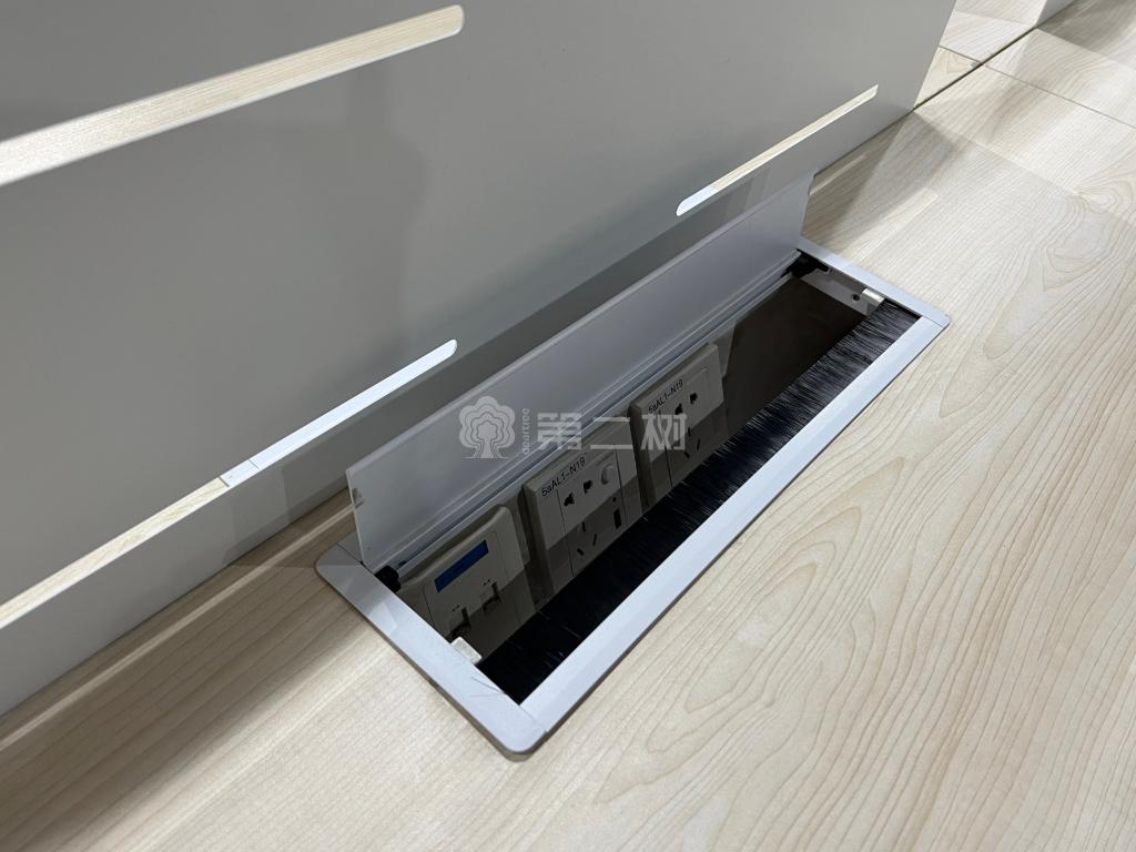 9成新欧林二手开放式工位员工办公桌电脑桌屏风卡座