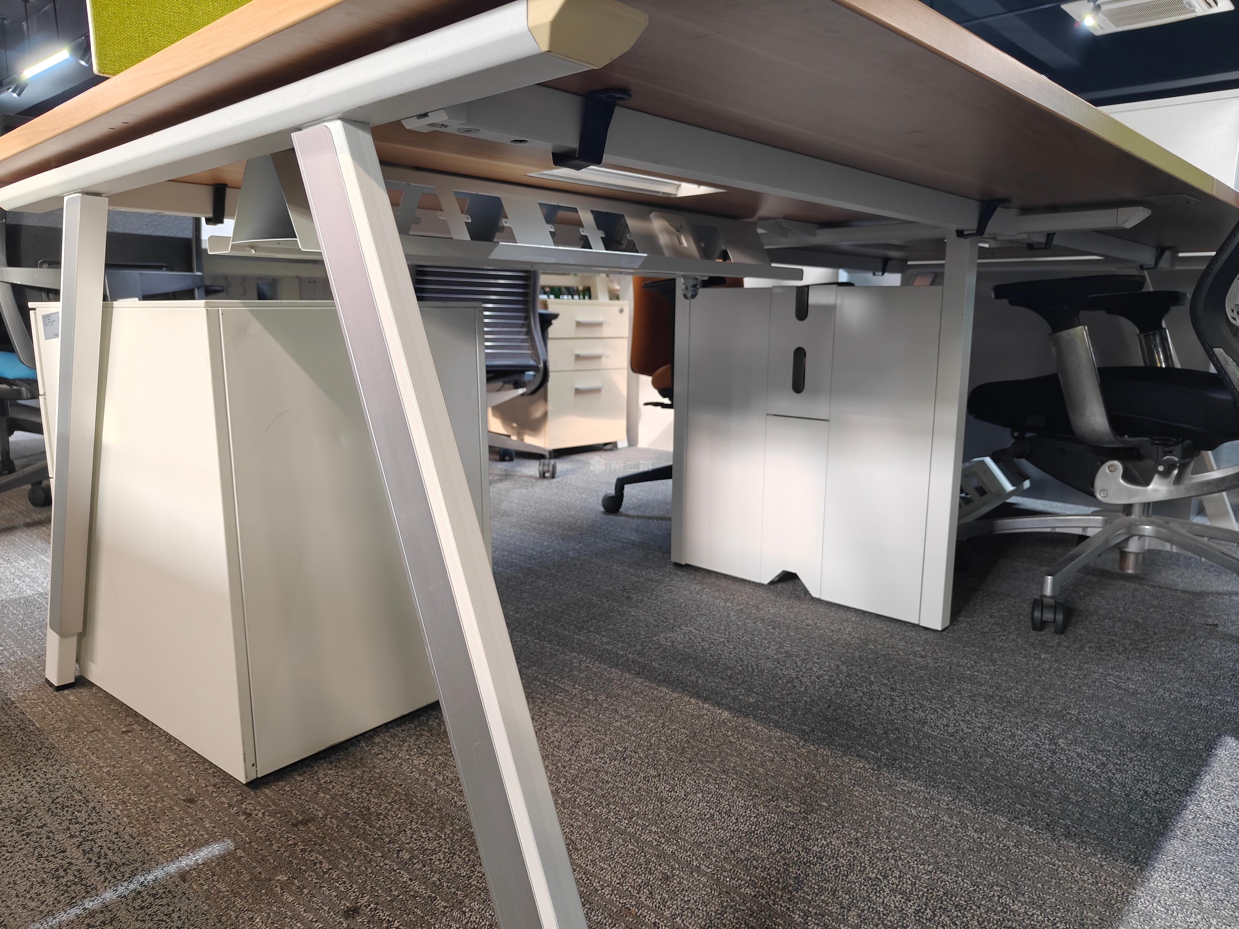 9成新圣奥二手员工办公桌电脑桌屏风工位职员桌长条桌 带线盒