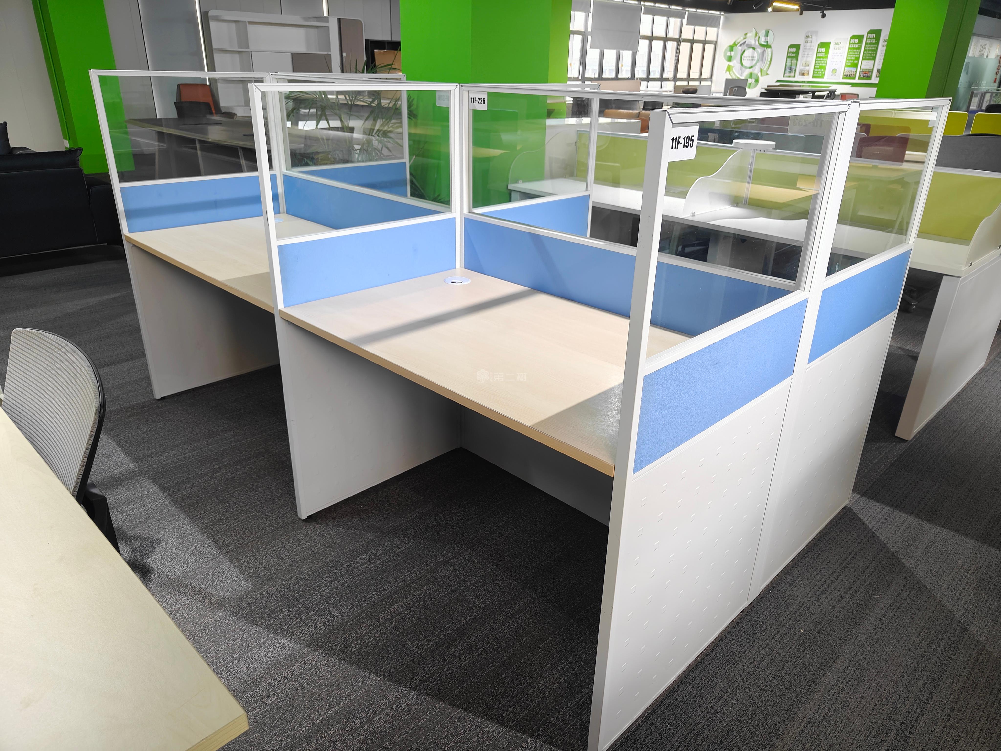 85成新圣奥二手办公桌员工工位高屏风职员桌电脑桌子