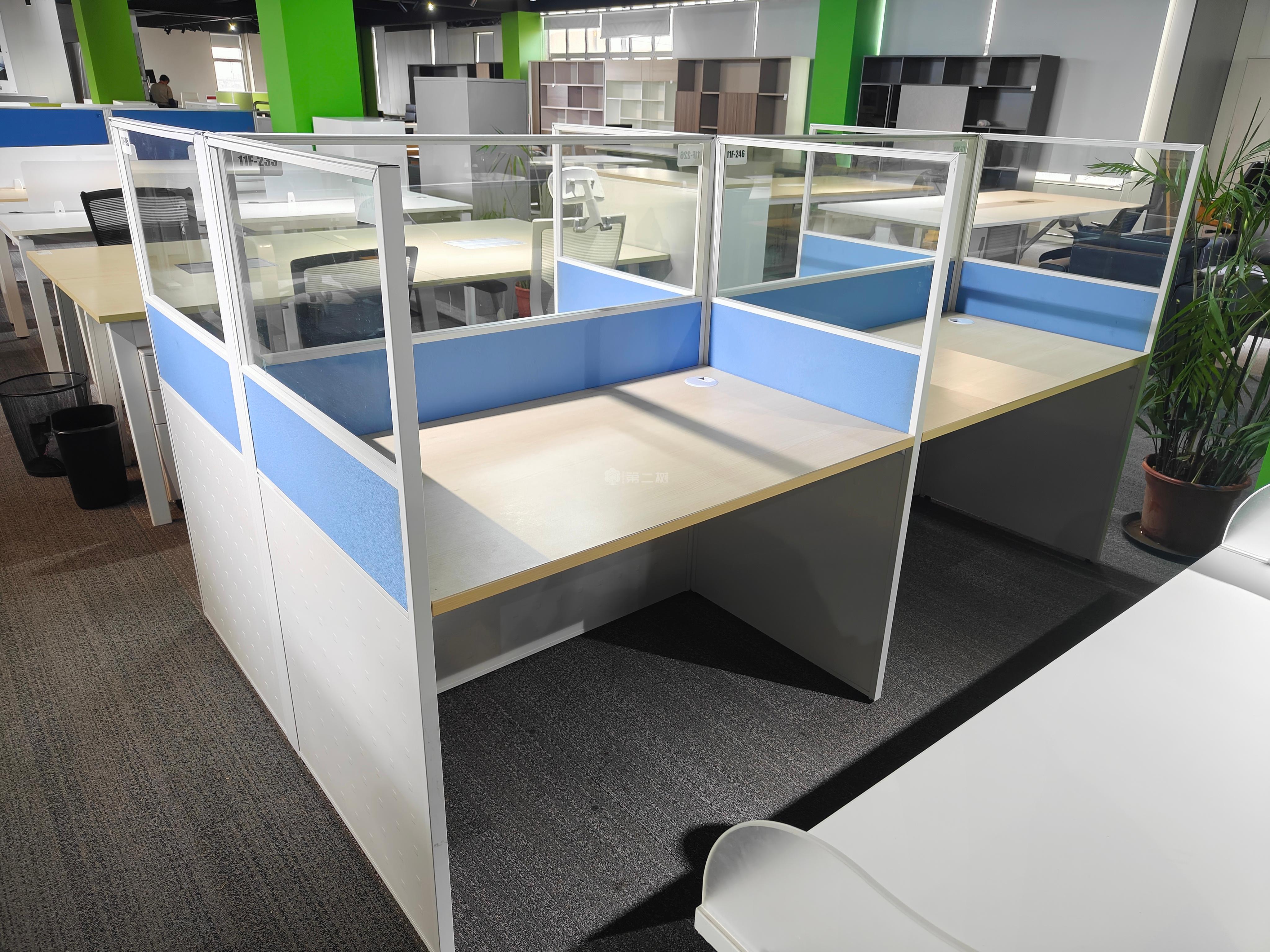 85成新圣奥二手办公桌员工工位高屏风职员桌电脑桌子