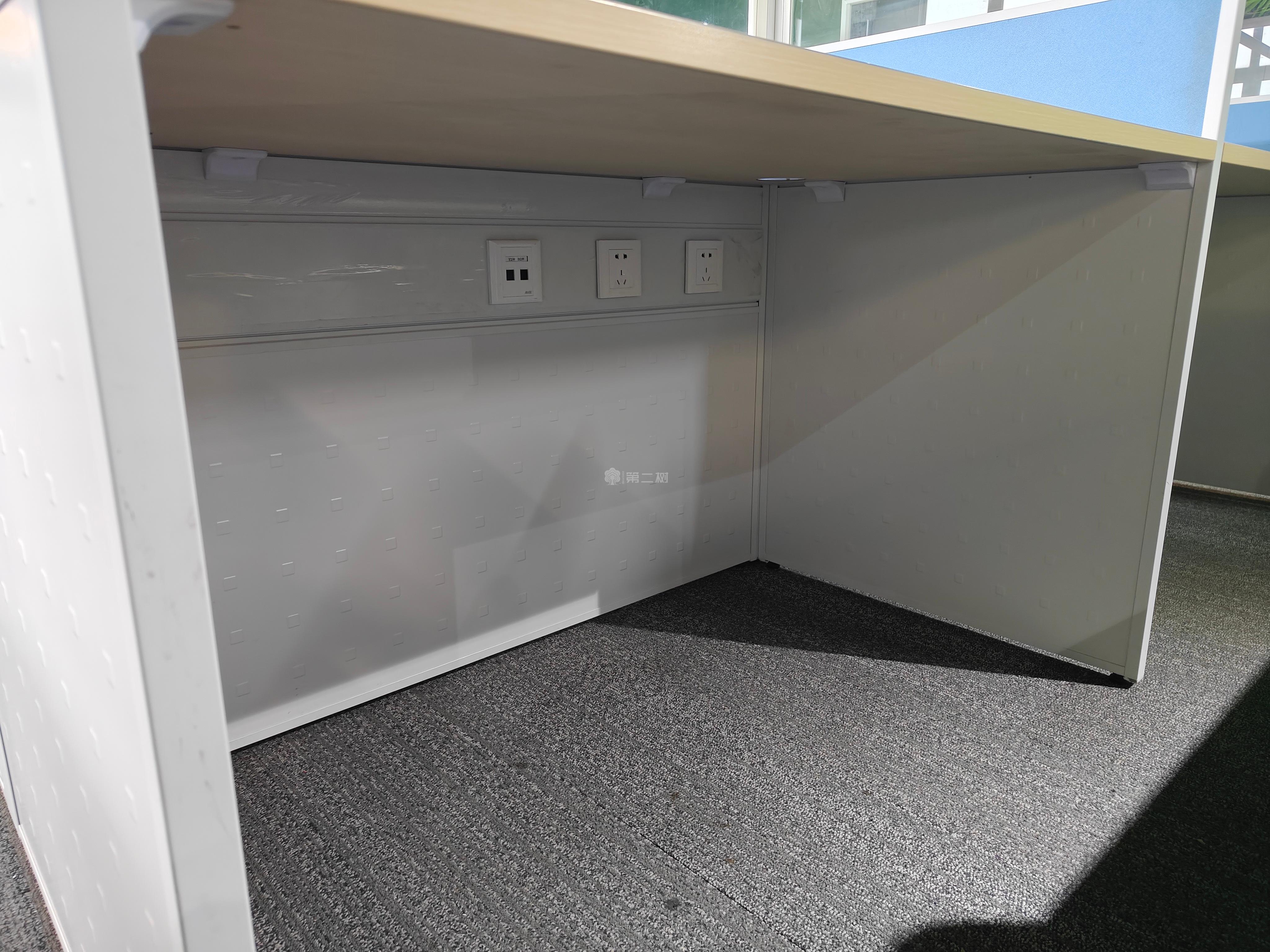 85成新圣奥二手办公桌员工工位高屏风职员桌电脑桌子