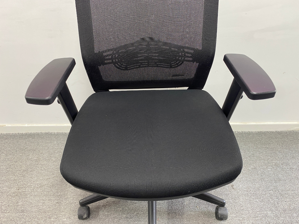 9成新黑色二手办公椅网布电脑椅职员椅带头枕椅子