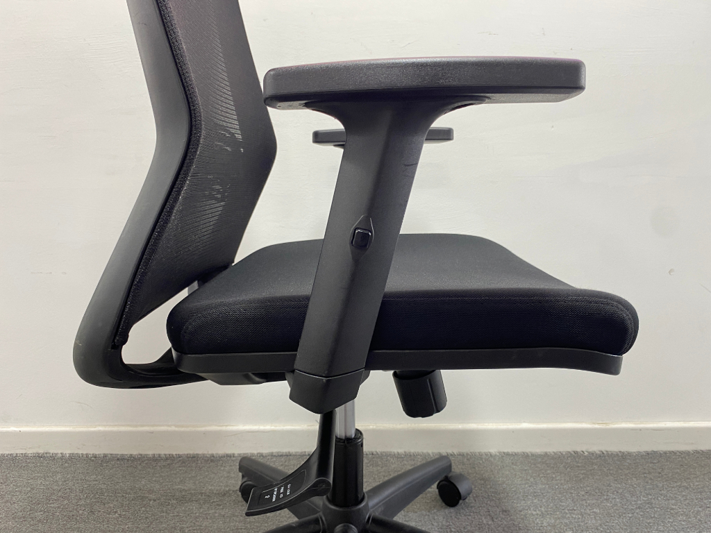 9成新黑色二手办公椅网布电脑椅职员椅带头枕椅子