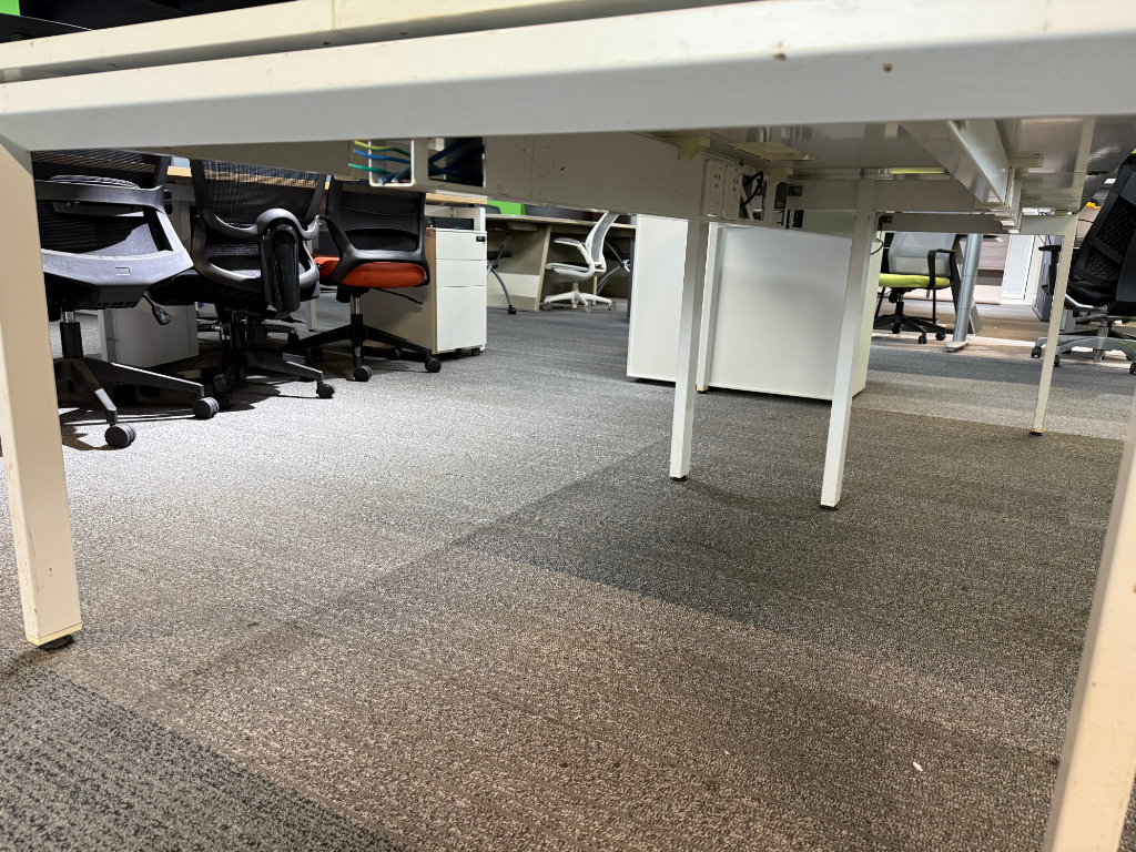 震旦二手办公桌电脑桌职员工位员工开放式直条桌子