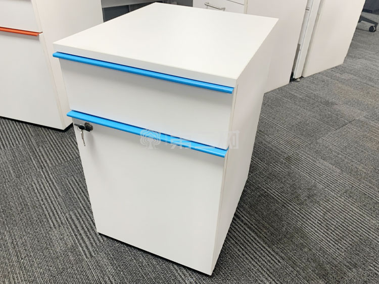 9成新白色两抽二手小推柜桌下活动柜木质储物柜子 可移动