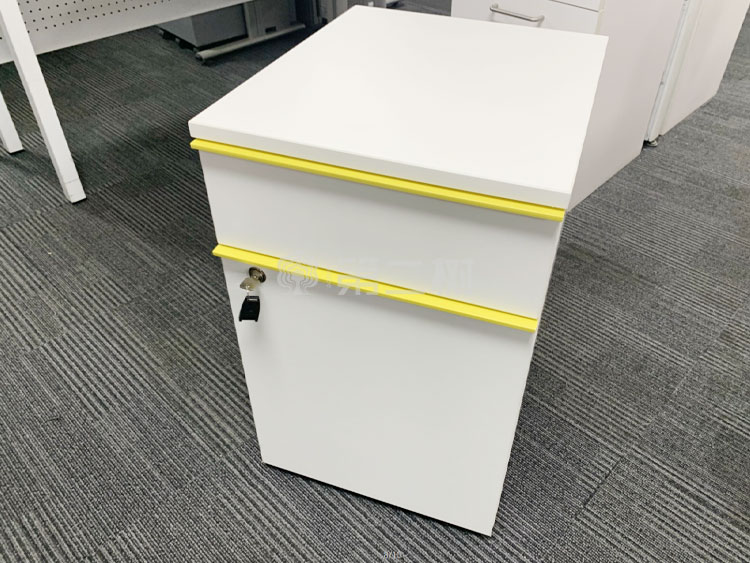 9成新白色两抽二手小推柜桌下活动柜木质储物柜子 可移动