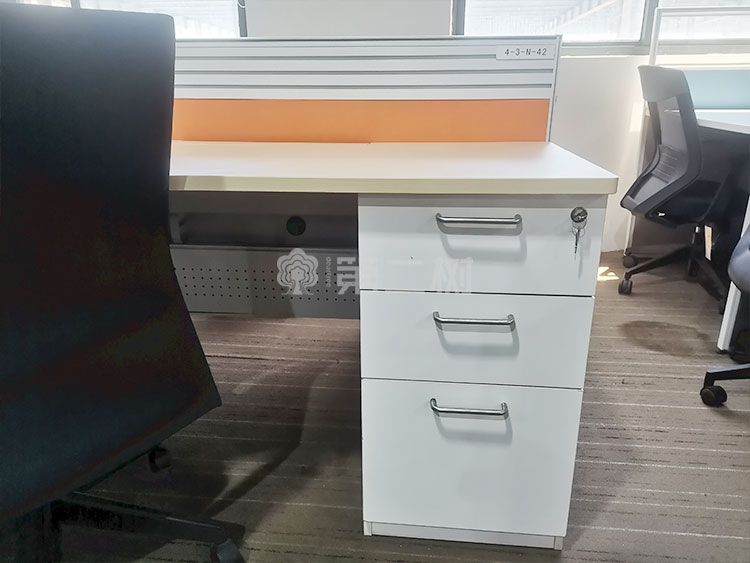 9成新百利二手L型办公桌电脑桌屏风工位卡座大尺寸员工桌子